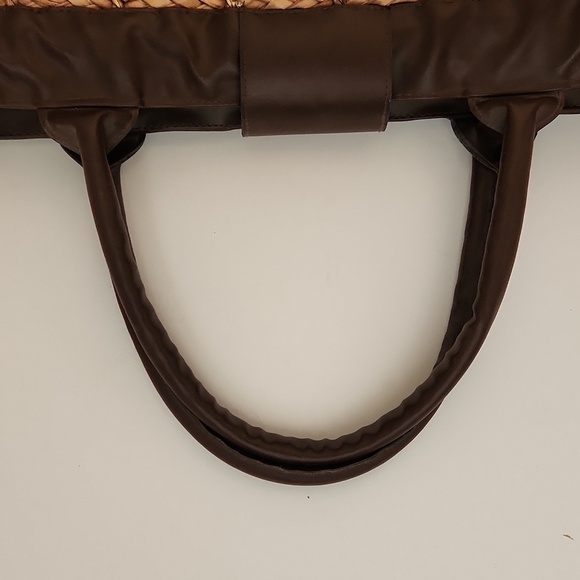 Big Brown Straw Bag With Animal Print Lining And Front Hardware Closure - Picture 9 of 15